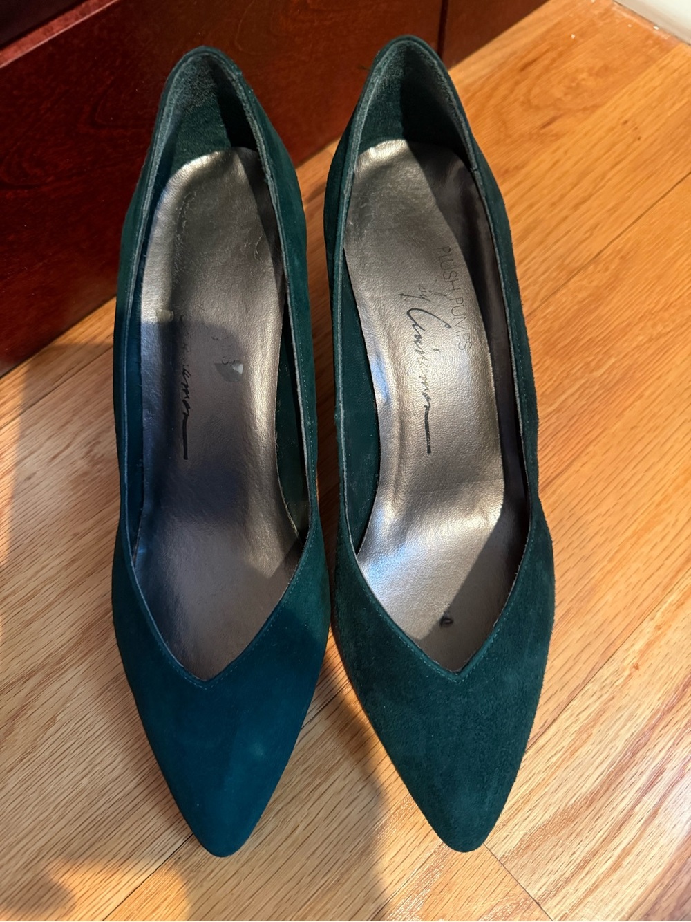 VINTAGE 1990 Hunter Green Suede Deep V-Vamp Pumps - Size 6
